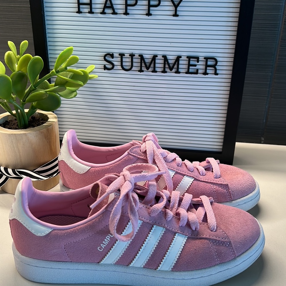Great condition Adidas-Kids size 5- I wear Women’s 6.5 Adidas & they fit great